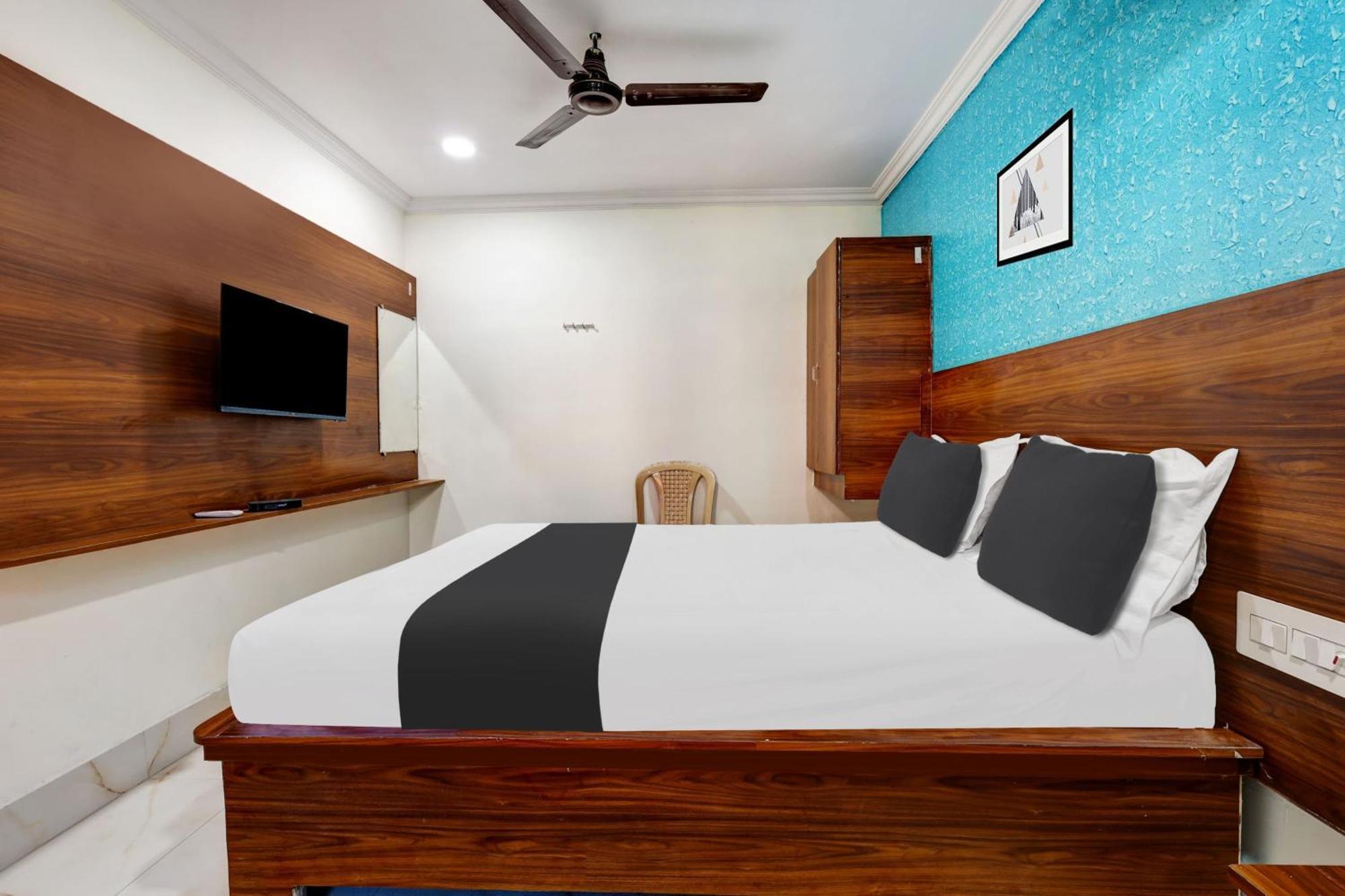 Hotel O Gangothri Lodge Visakhapatnam Bagian luar foto
