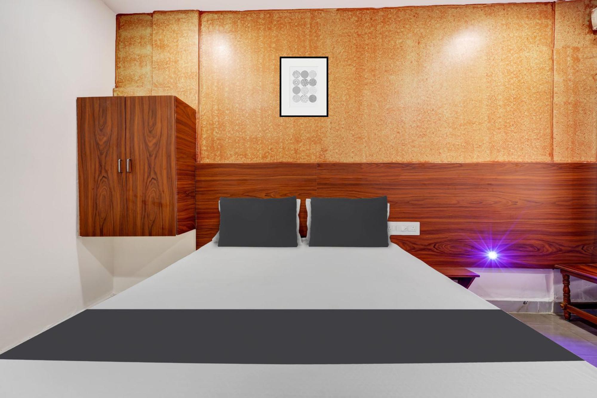 Hotel O Gangothri Lodge Visakhapatnam Bagian luar foto