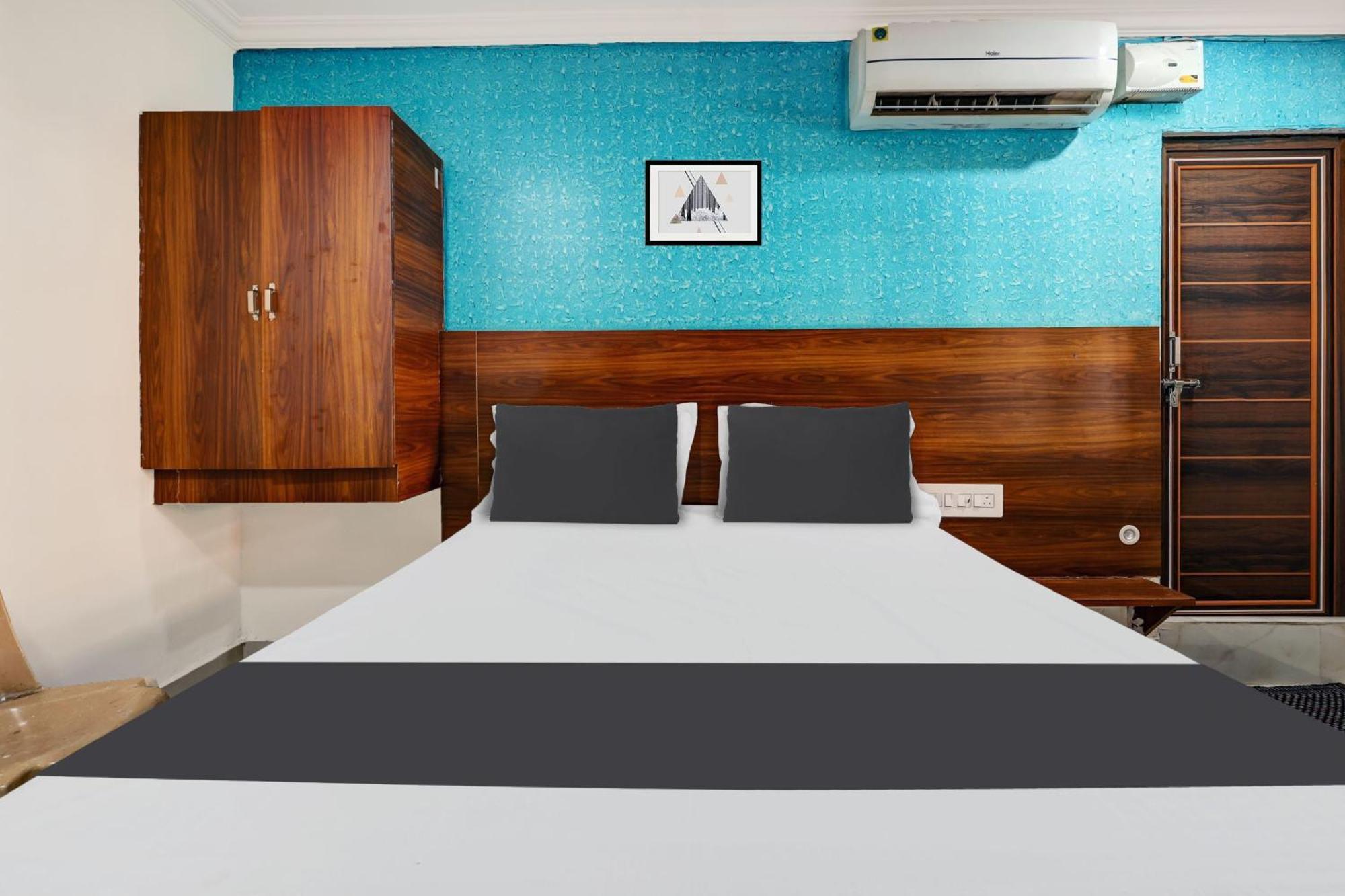 Hotel O Gangothri Lodge Visakhapatnam Bagian luar foto