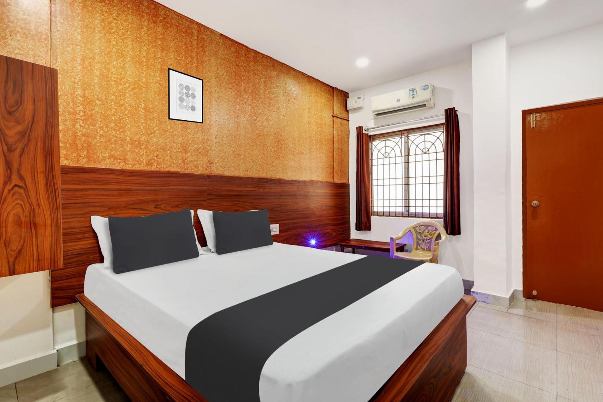 Hotel O Gangothri Lodge Visakhapatnam Bagian luar foto
