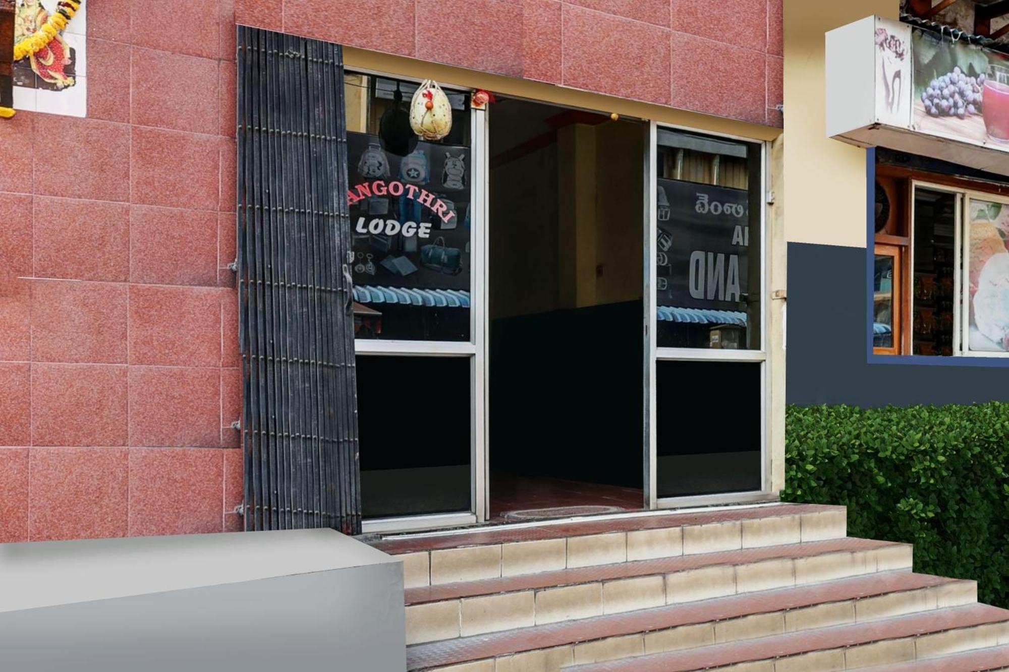 Hotel O Gangothri Lodge Visakhapatnam Bagian luar foto