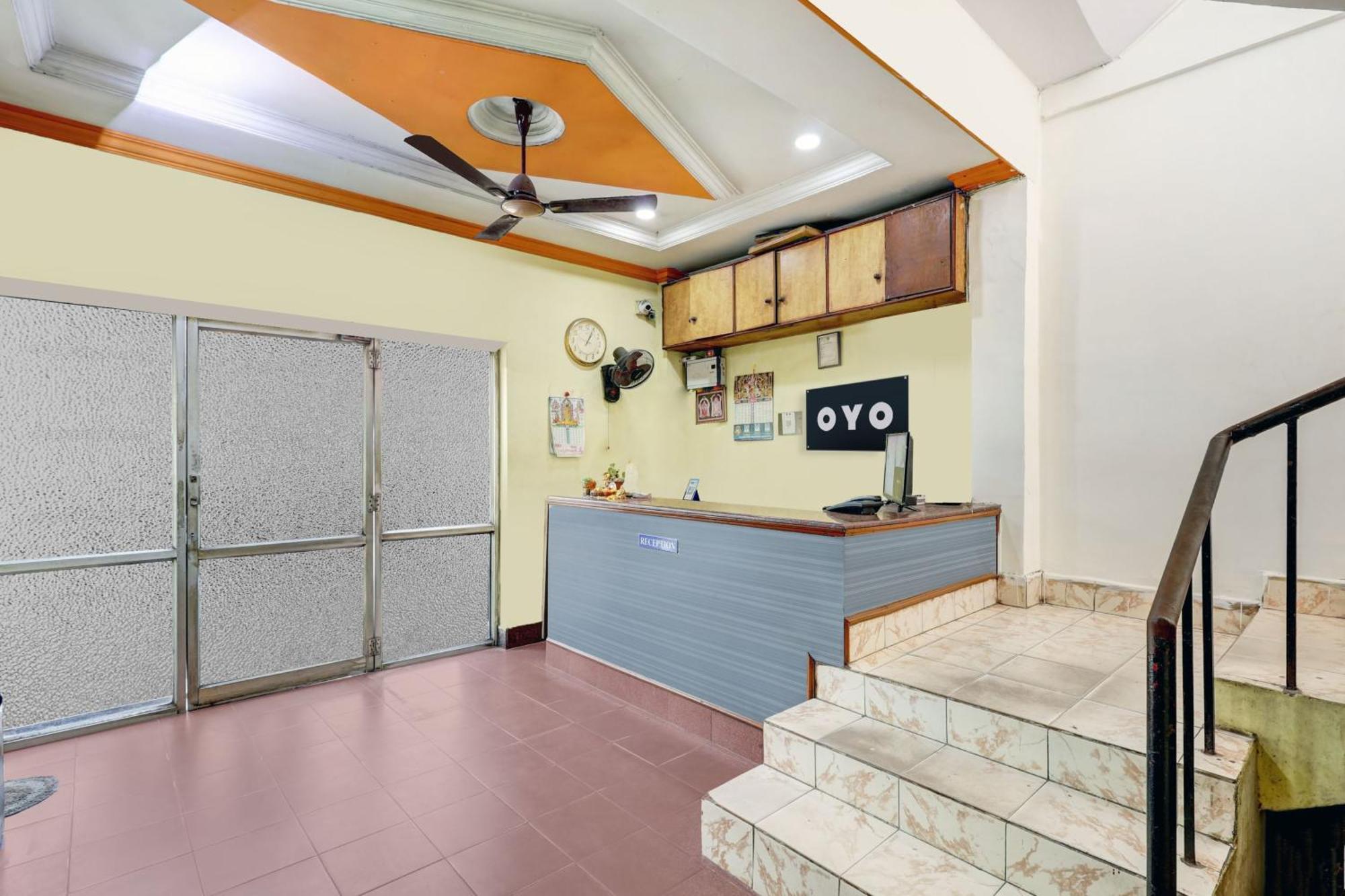 Hotel O Gangothri Lodge Visakhapatnam Bagian luar foto