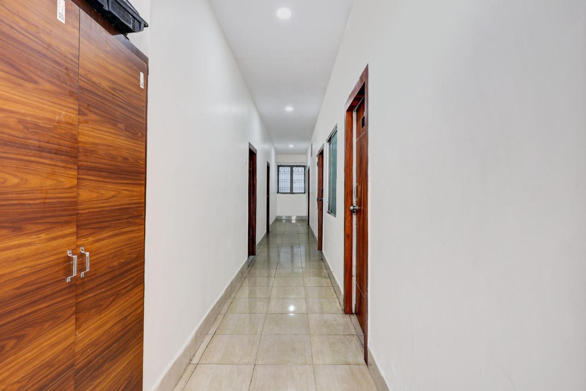 Hotel O Gangothri Lodge Visakhapatnam Bagian luar foto