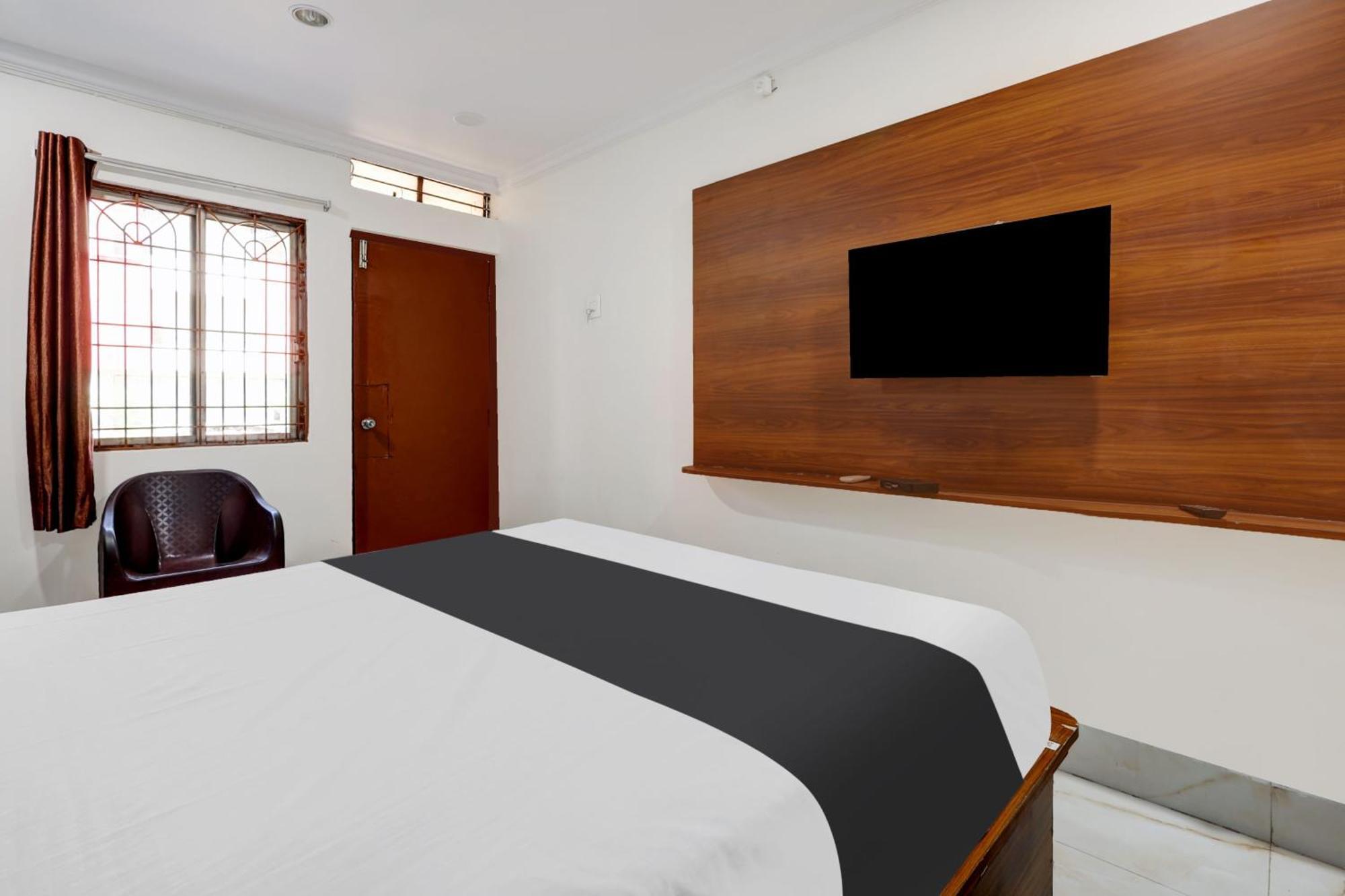 Hotel O Gangothri Lodge Visakhapatnam Bagian luar foto